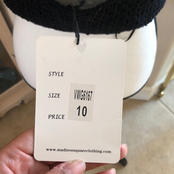 *NWT* Black Crochet Crop Top - Picture 5 of 6